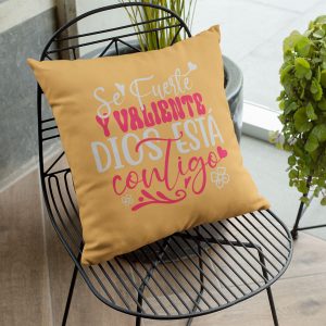 Sé fuerte y valiente, Dios está contigo - Diseño cristiano - Para imprimir camisetas, tazas, stickers, carteles, remeras, sudaderas - PNG, JPG, SVG, AI, CDR, E (3)